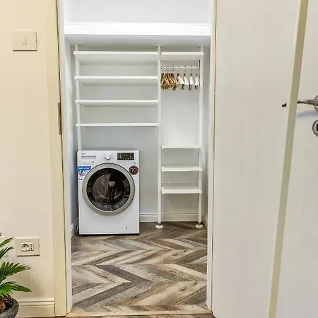 5 Min To Everything-stylish-modern-old Center Lägenhet Braşov